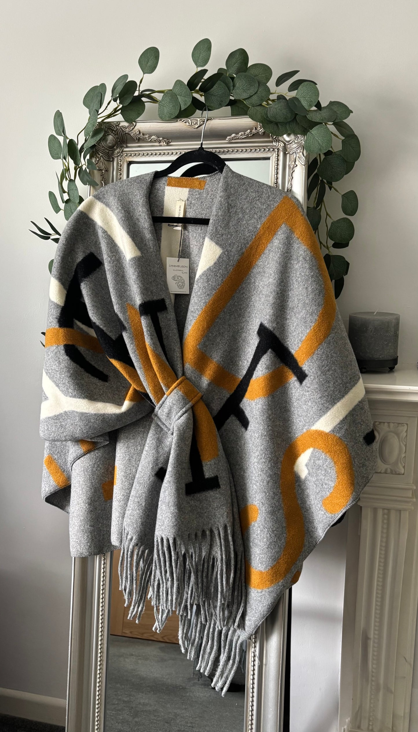Stylish Printed Cape With Fringe