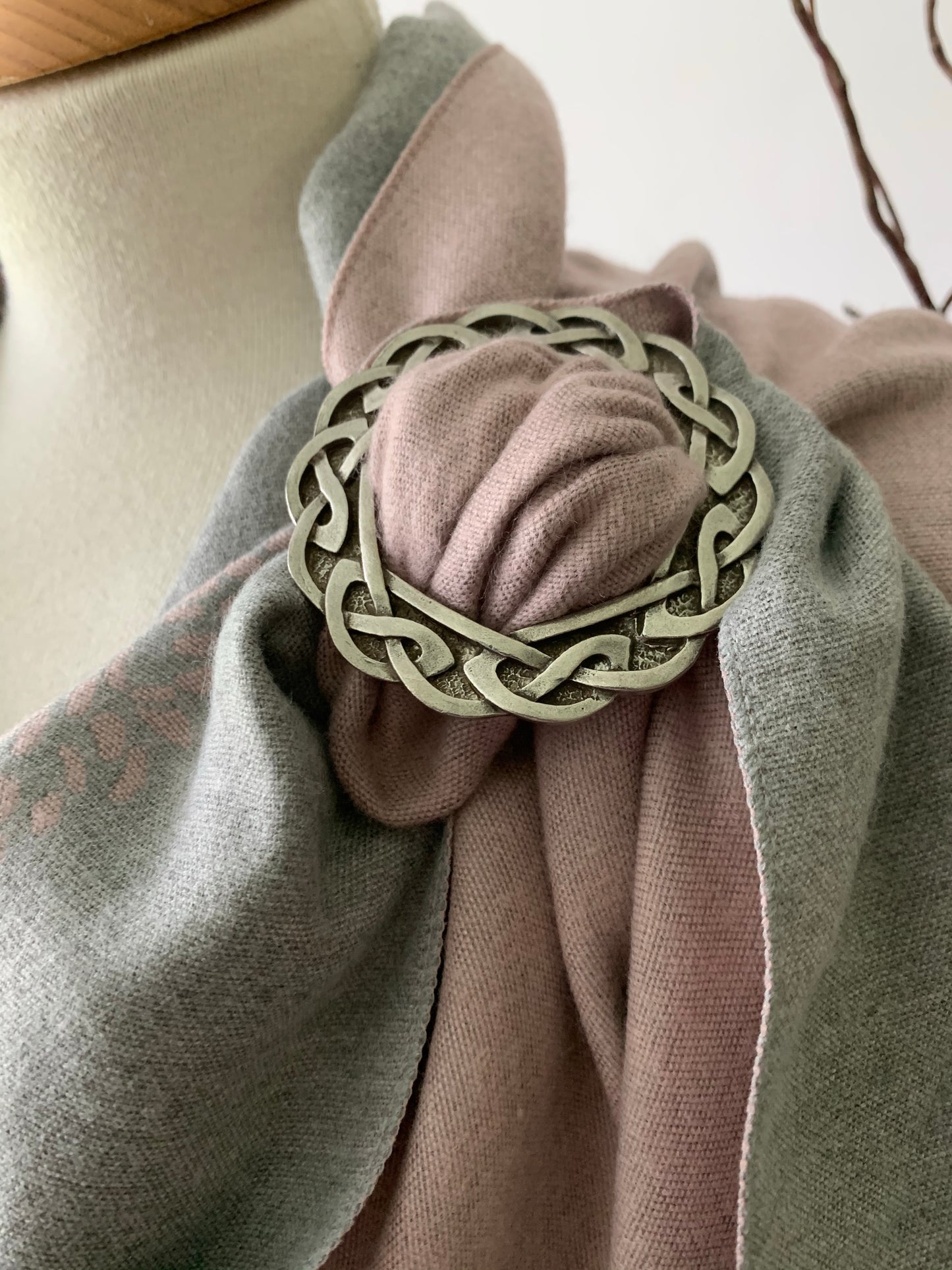 Celtic Scarf Ring - Traditional Pewter