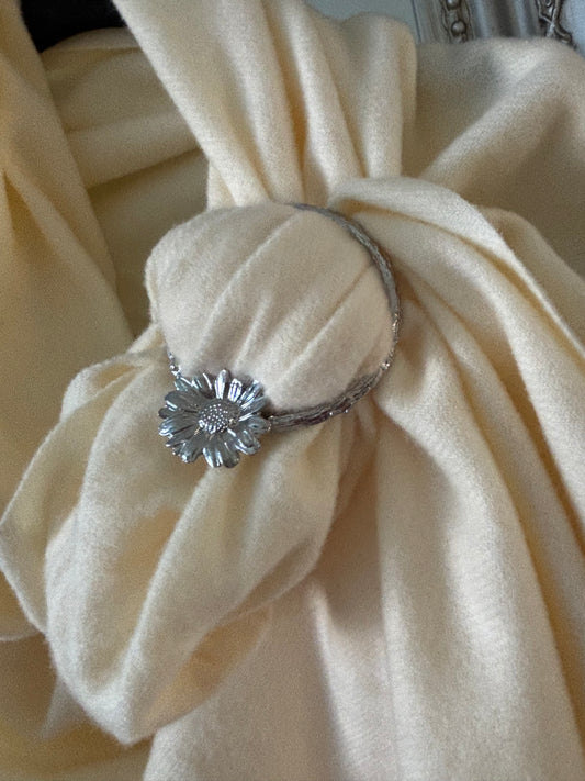 Daisy Scarf Ring - Silver