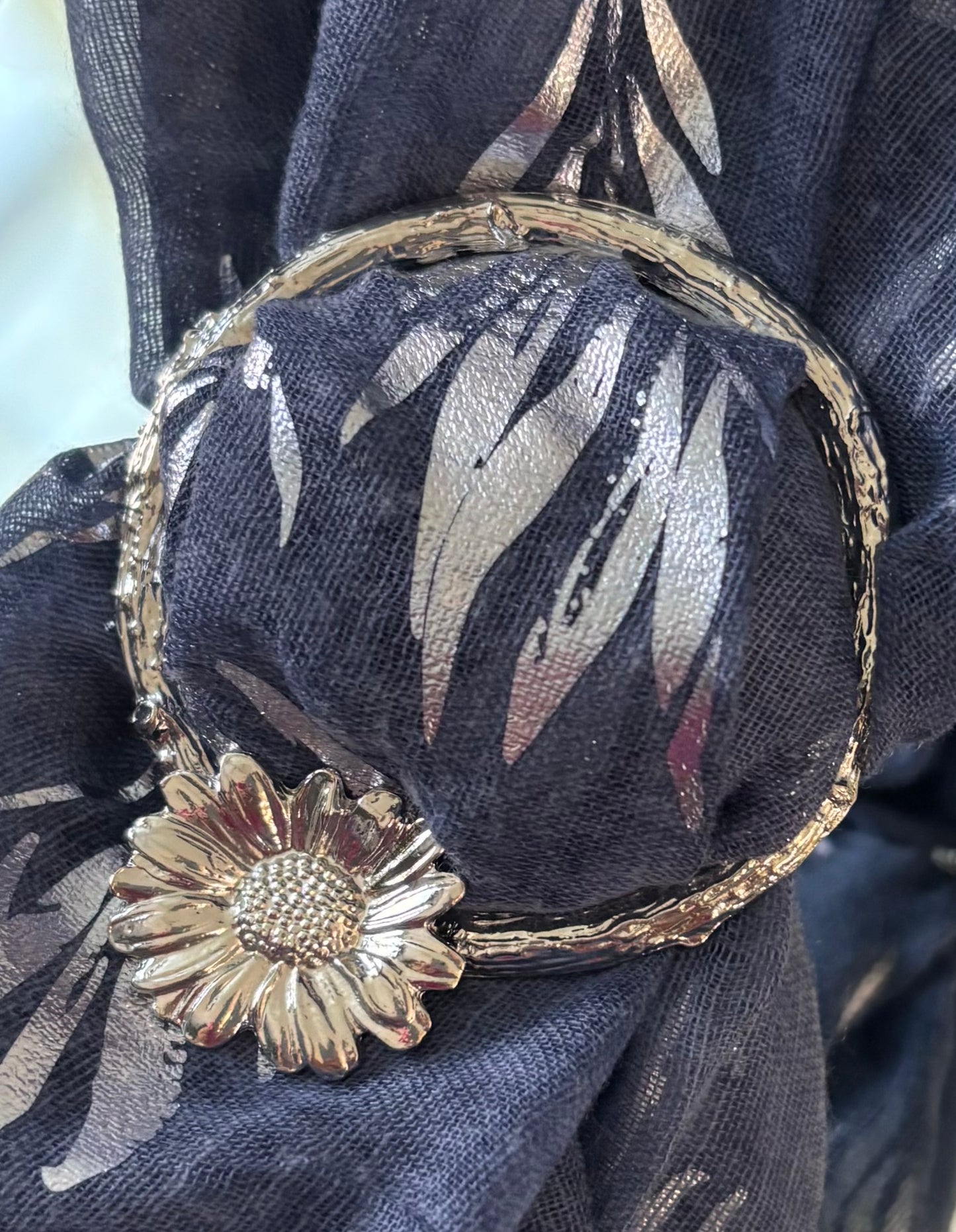 Daisy Scarf Ring - Silver