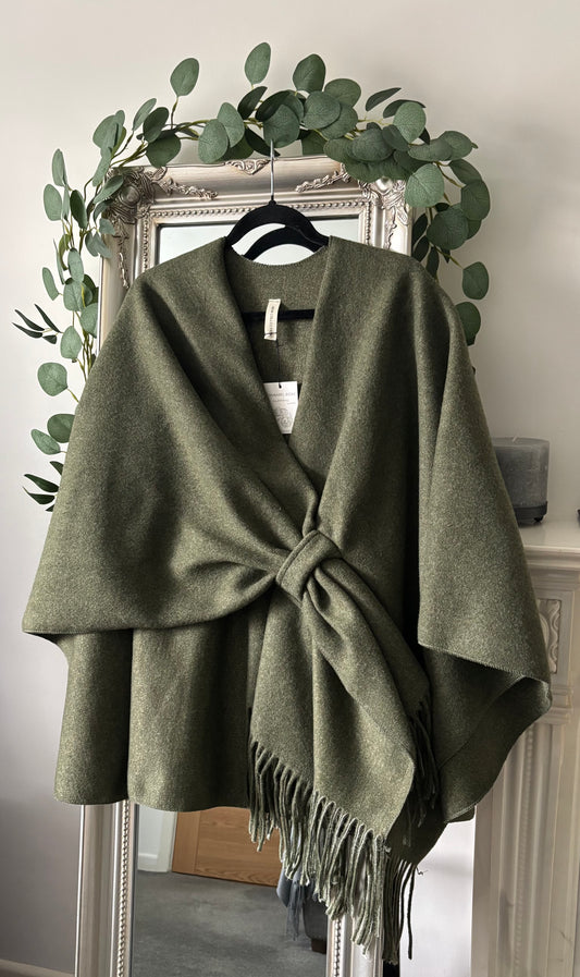 Stylish Plain Cape With Fringe