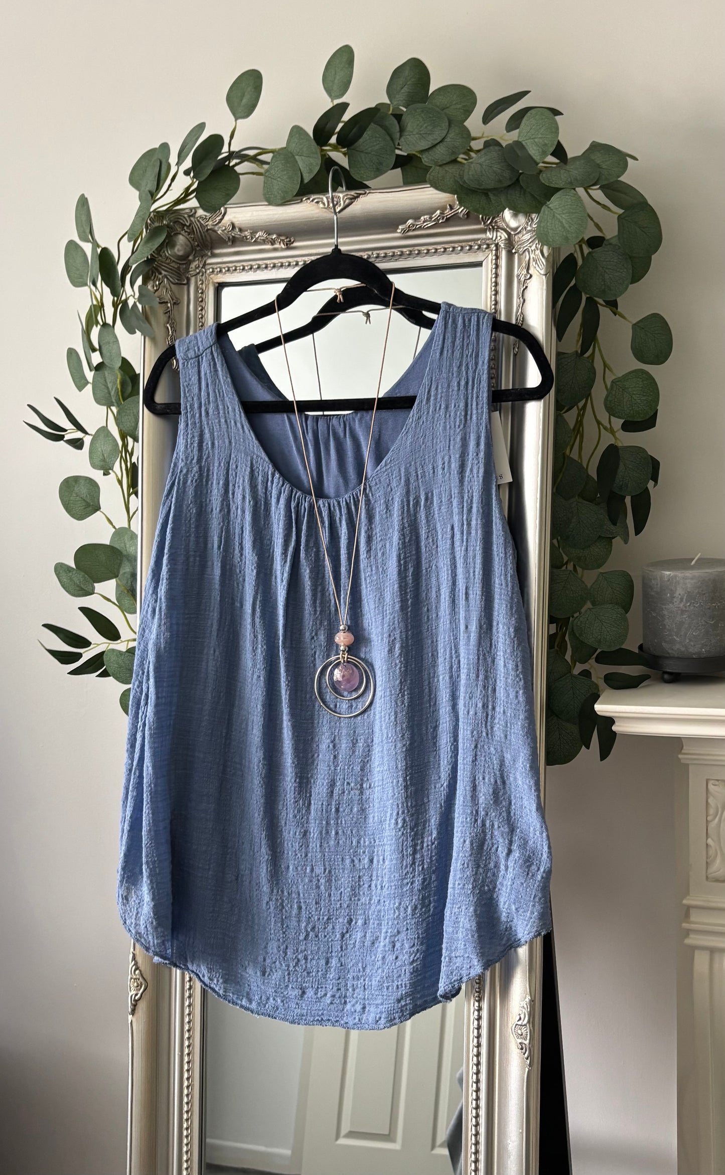 Plain Lined Vest With Necklace
